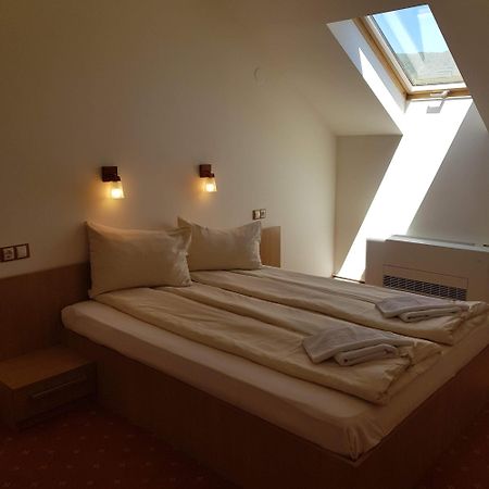 Motel Vector Găeşti Buitenkant foto