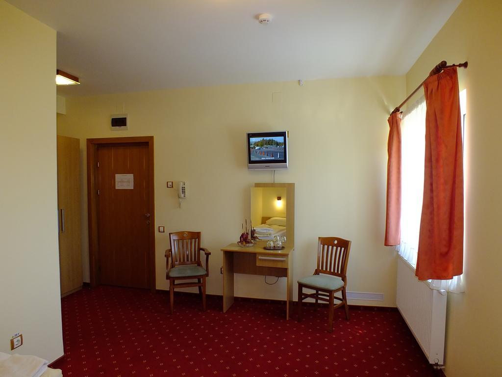 Motel Vector Găeşti Kamer foto