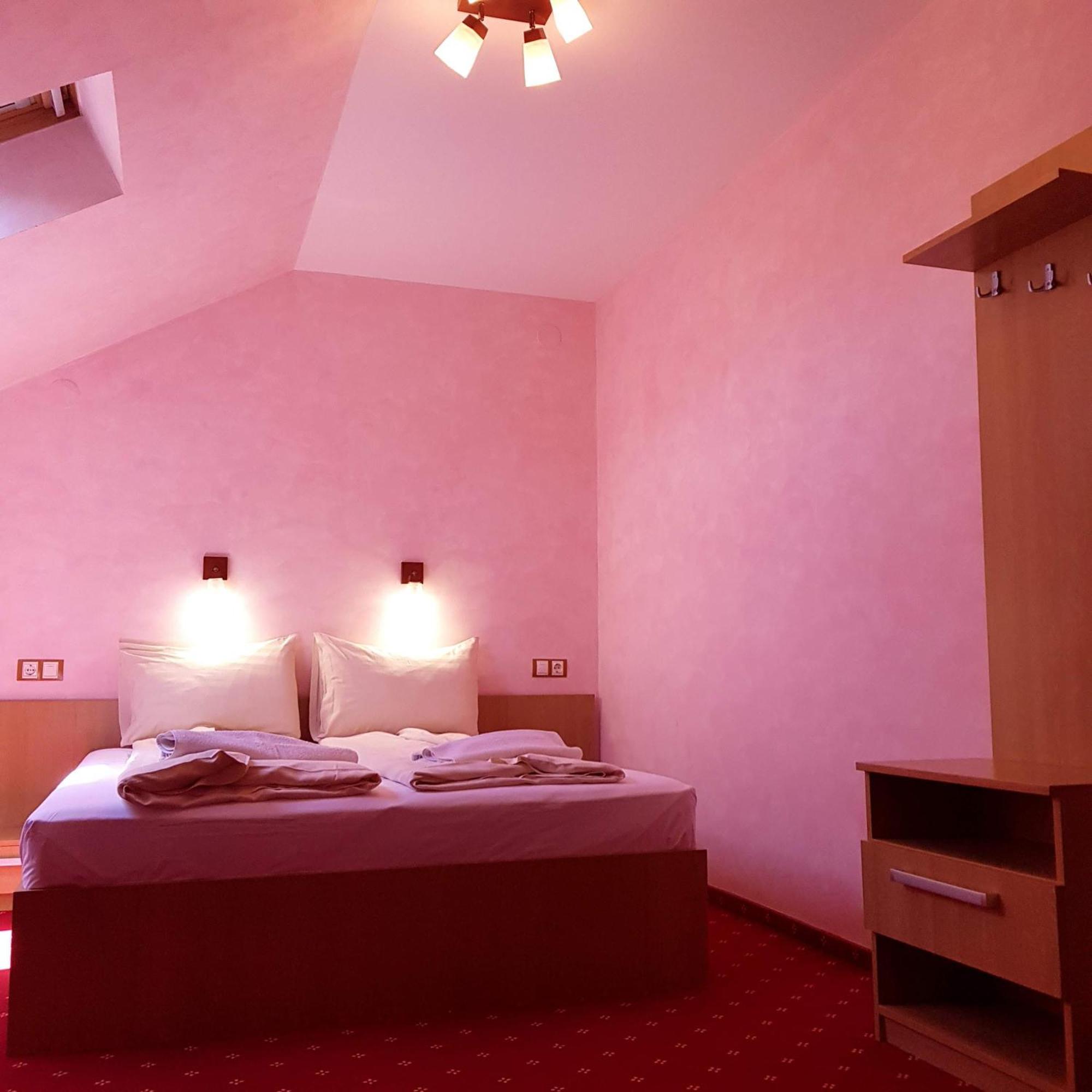 Motel Vector Găeşti Buitenkant foto