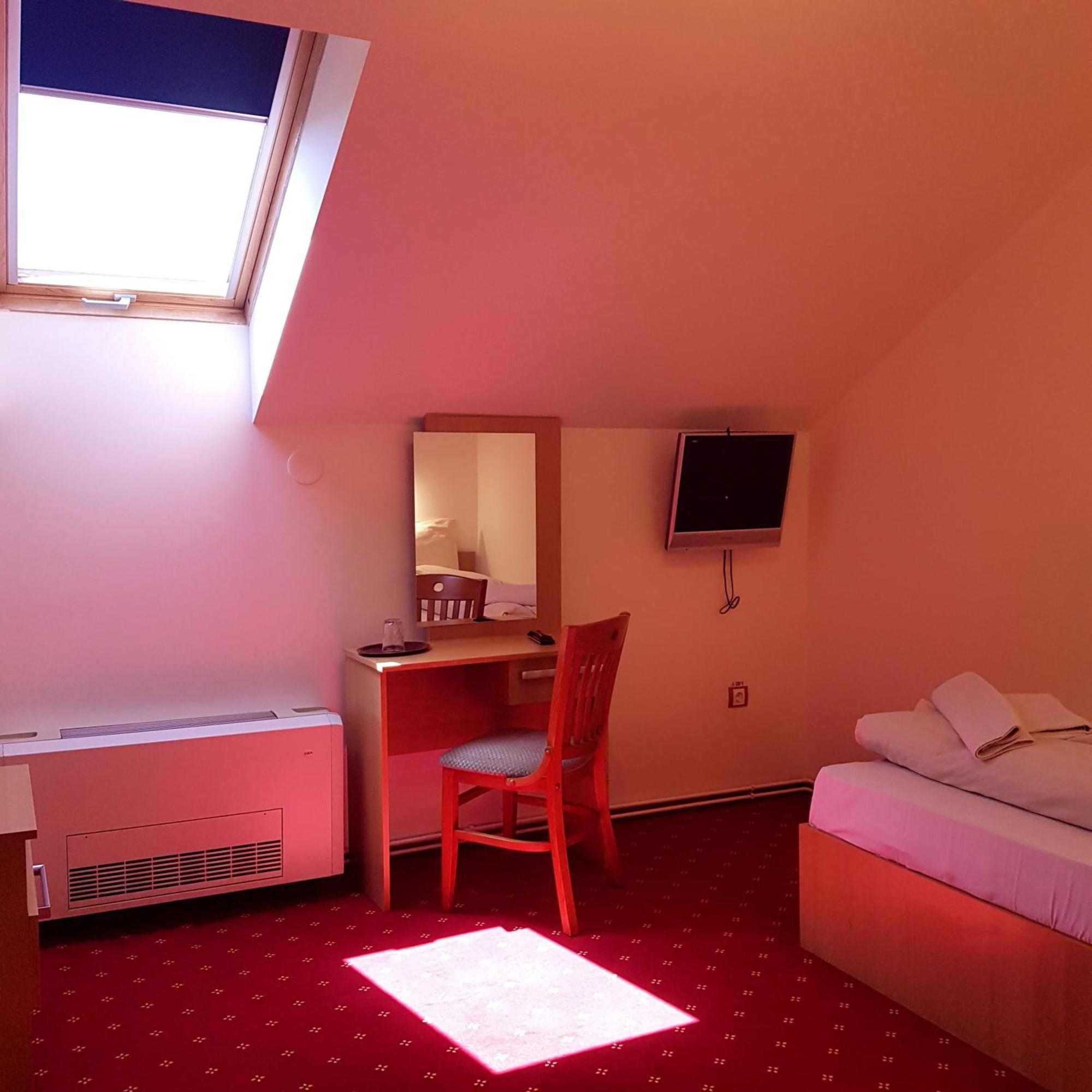 Motel Vector Găeşti Buitenkant foto