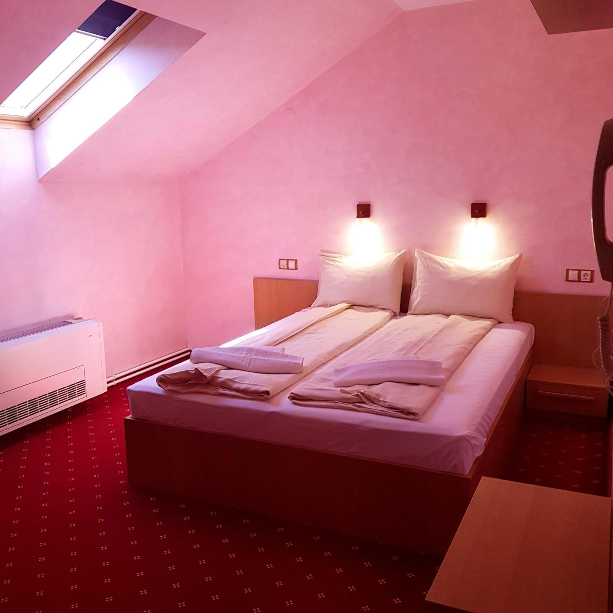 Motel Vector Găeşti Buitenkant foto
