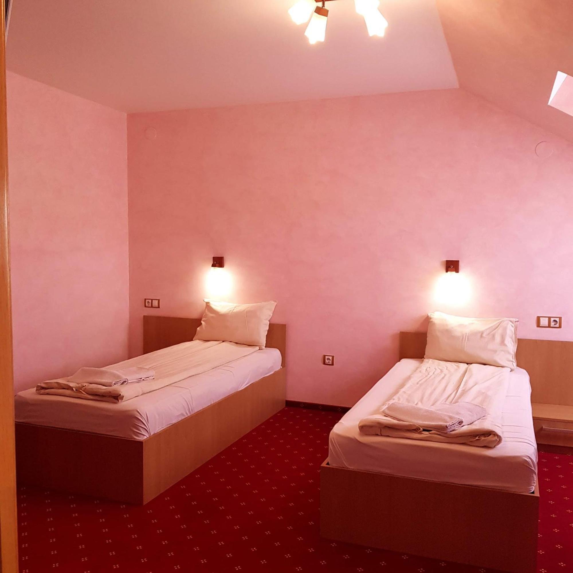 Motel Vector Găeşti Buitenkant foto