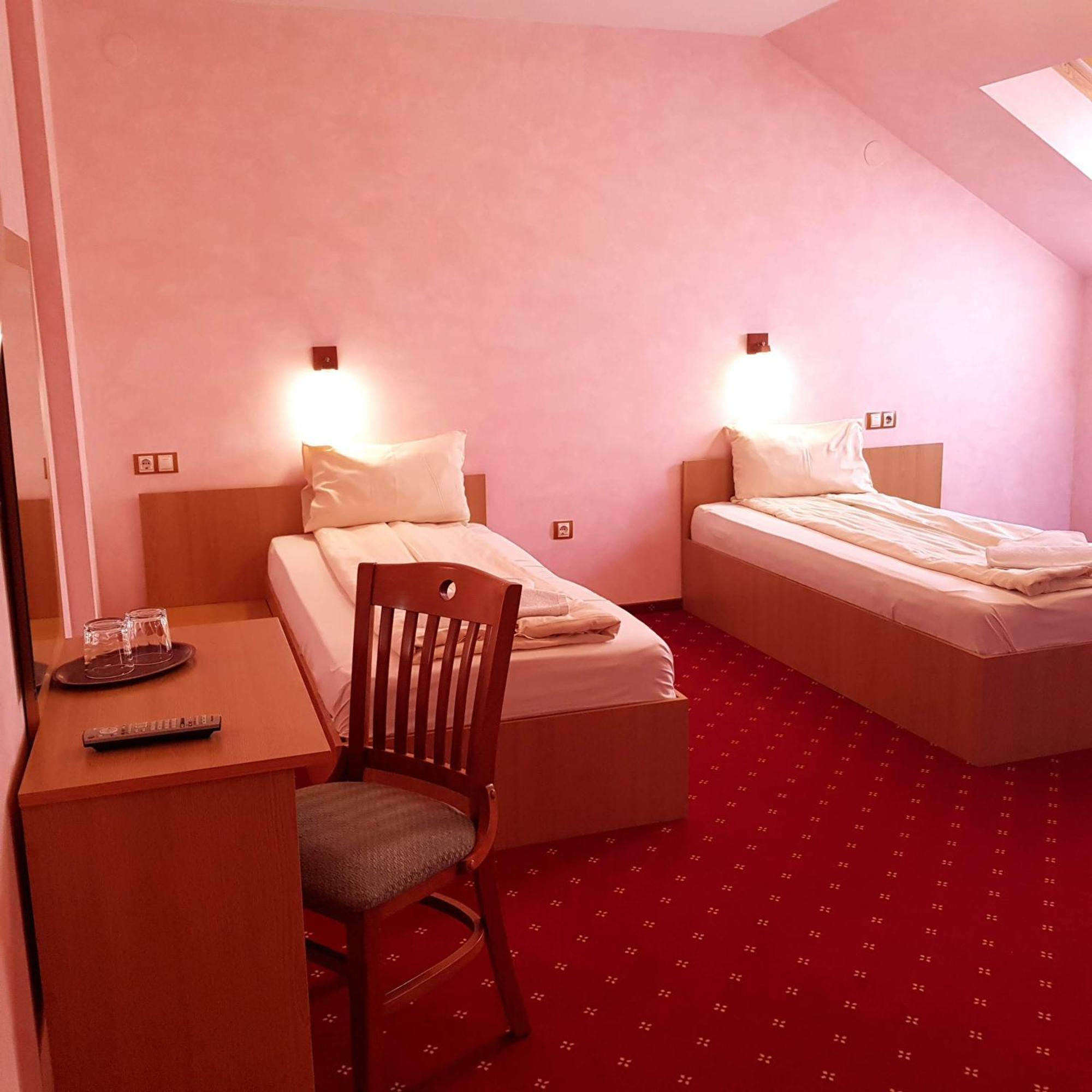 Motel Vector Găeşti Buitenkant foto